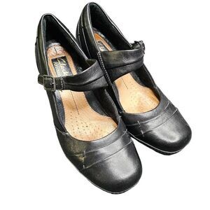 Clarks Artisan Pumps Black Leather Heels Strap Women's Size 5.5 M Goth Cottage C